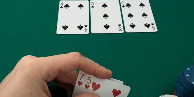 Cách chọn hand chơi poker