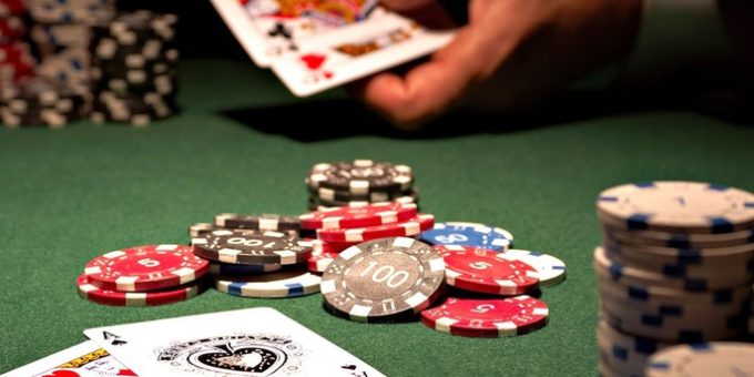 Kỹ năng đoán bài của đối thủ trên bàn poker