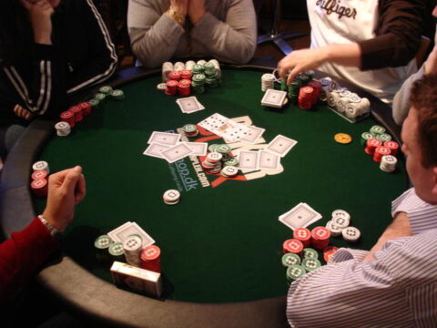 4 kiểu bài cần phải tránh cho người mới chơi Poker